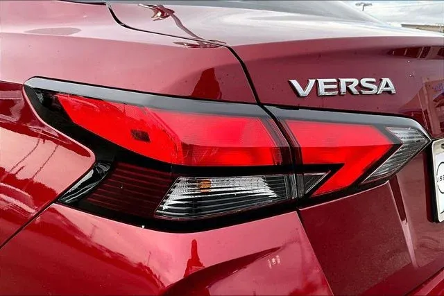 2024 Nissan Versa 1.6 SV thumbnail 20