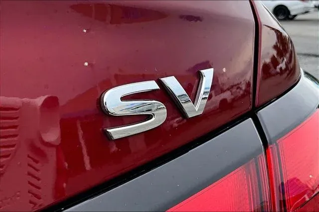 2024 Nissan Versa 1.6 SV thumbnail 21