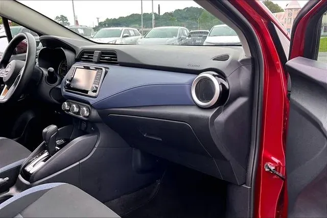 2024 Nissan Versa 1.6 SV thumbnail 23
