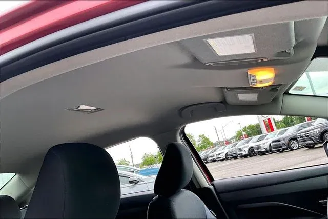 2024 Nissan Versa 1.6 SV thumbnail 26