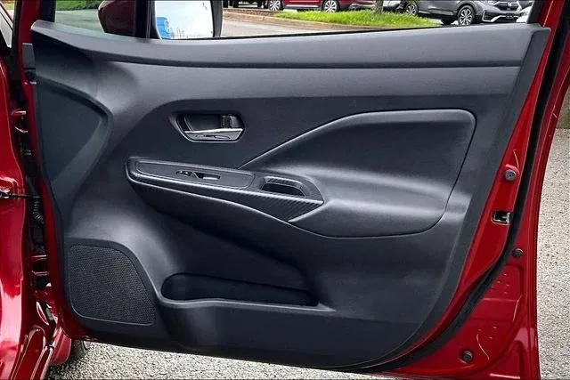 2024 Nissan Versa 1.6 SV thumbnail 27