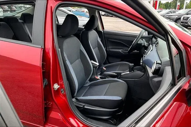 2024 Nissan Versa 1.6 SV thumbnail 28