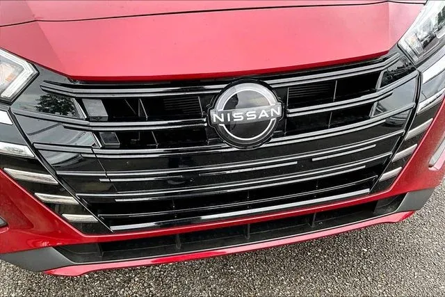 2024 Nissan Versa 1.6 SV thumbnail 30