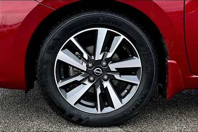 2024 Nissan Versa 1.6 SV thumbnail 31