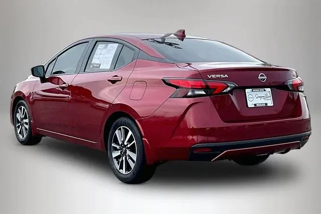 2024 Nissan Versa 1.6 SV thumbnail 4