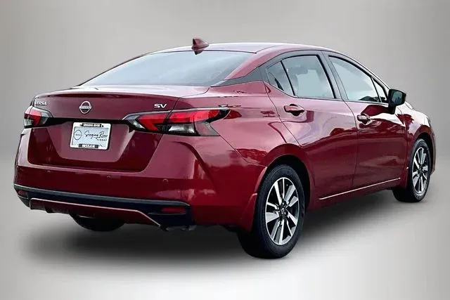2024 Nissan Versa 1.6 SV thumbnail 5