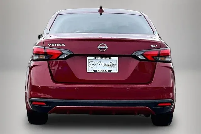 2024 Nissan Versa 1.6 SV thumbnail 6