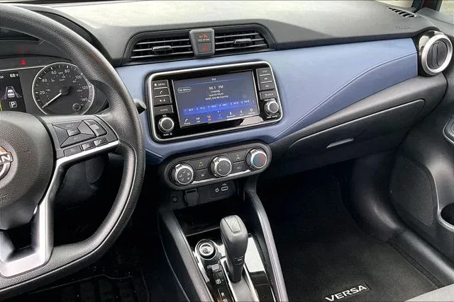 2024 Nissan Versa 1.6 SV thumbnail 9