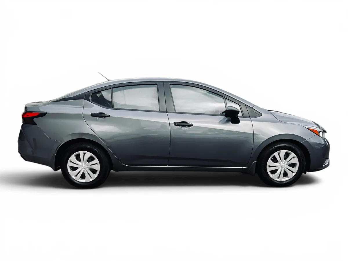 2024 Nissan Versa S thumbnail 10