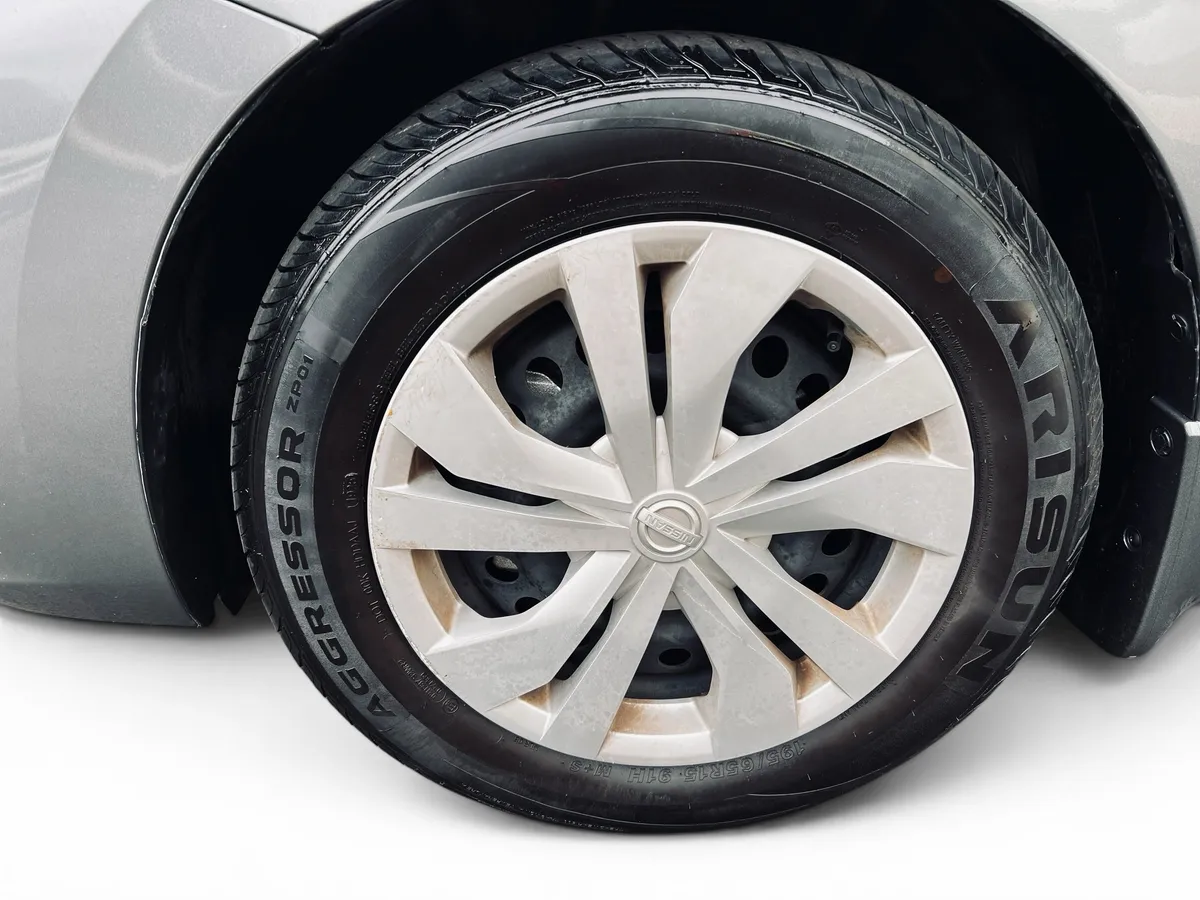 2024 Nissan Versa S thumbnail 12