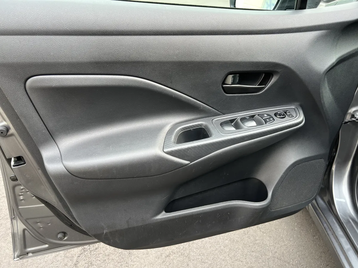 2024 Nissan Versa S thumbnail 13