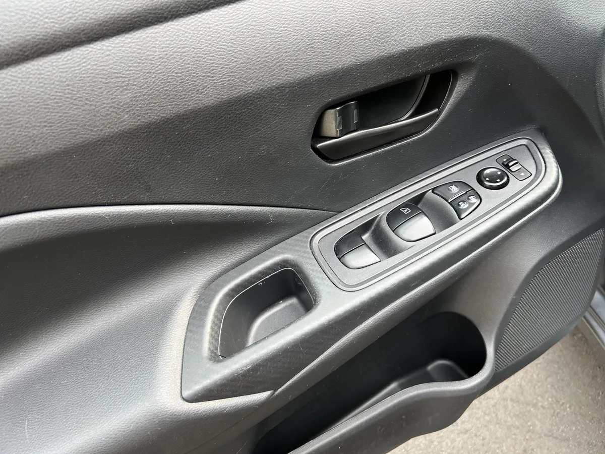 2024 Nissan Versa S thumbnail 14