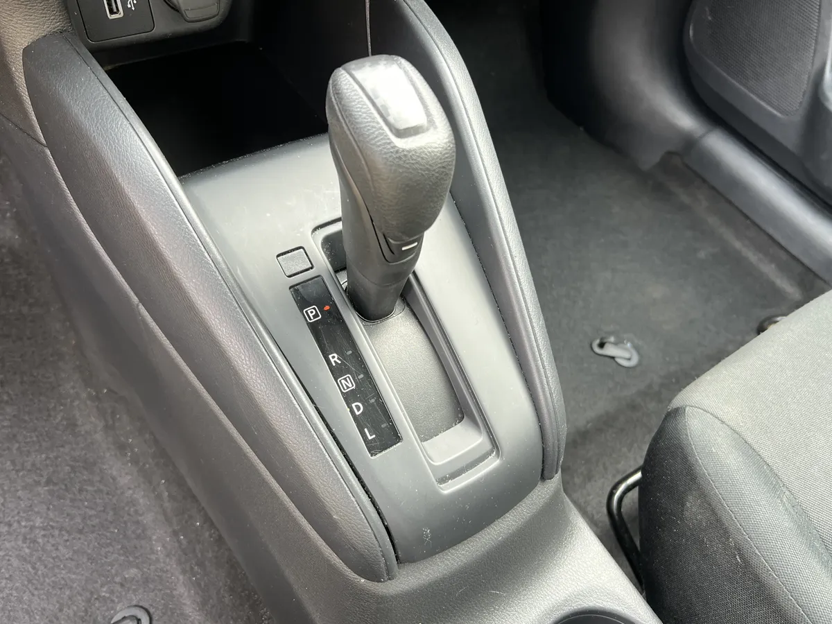 2024 Nissan Versa S thumbnail 25