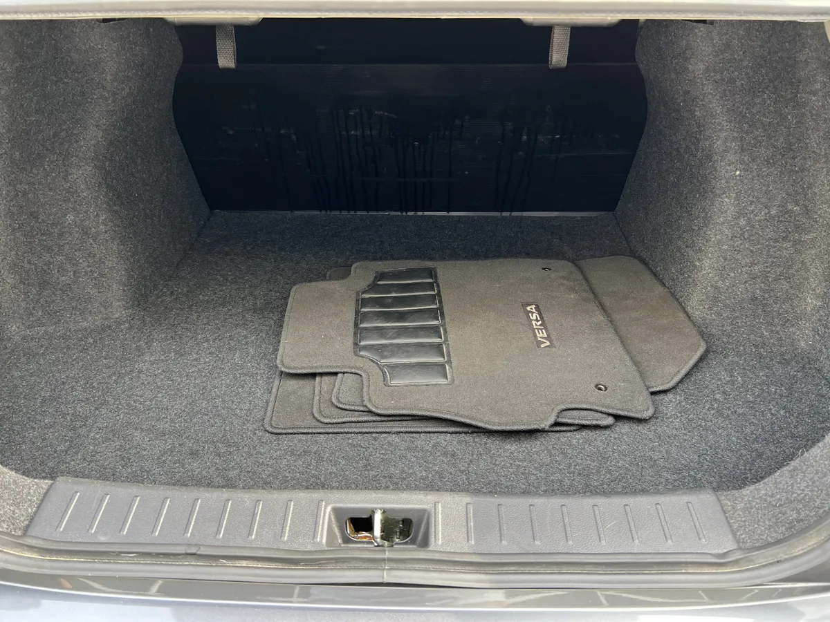 2024 Nissan Versa S thumbnail 30