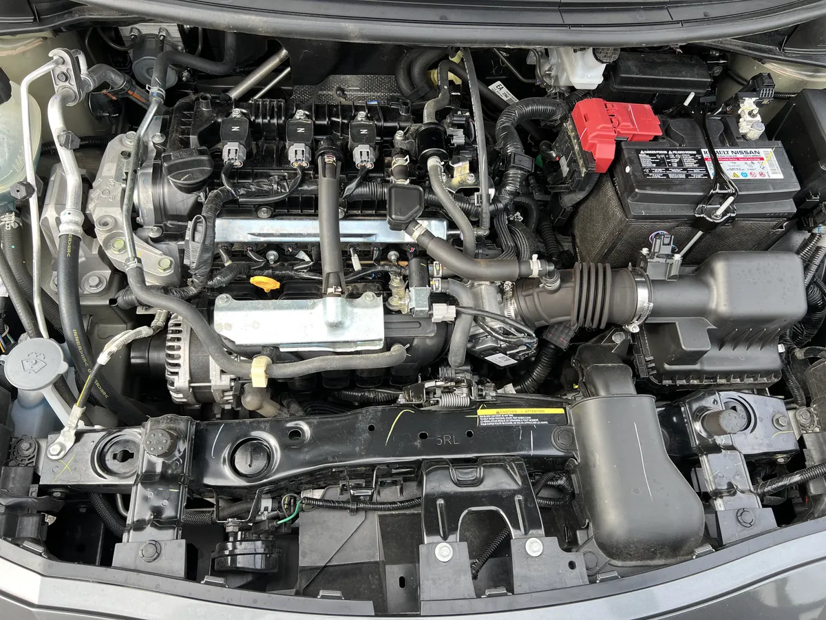 2024 Nissan Versa S thumbnail 32