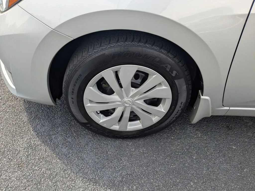 2024 Nissan Versa S thumbnail 10