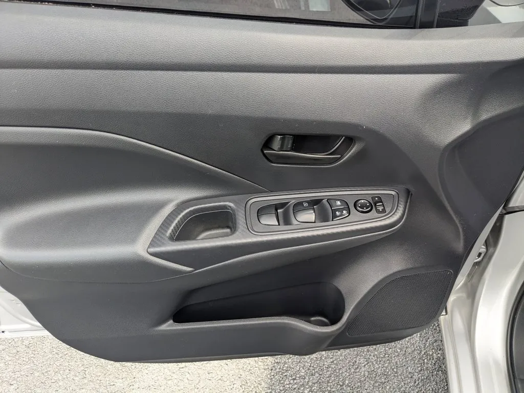 2024 Nissan Versa S thumbnail 11