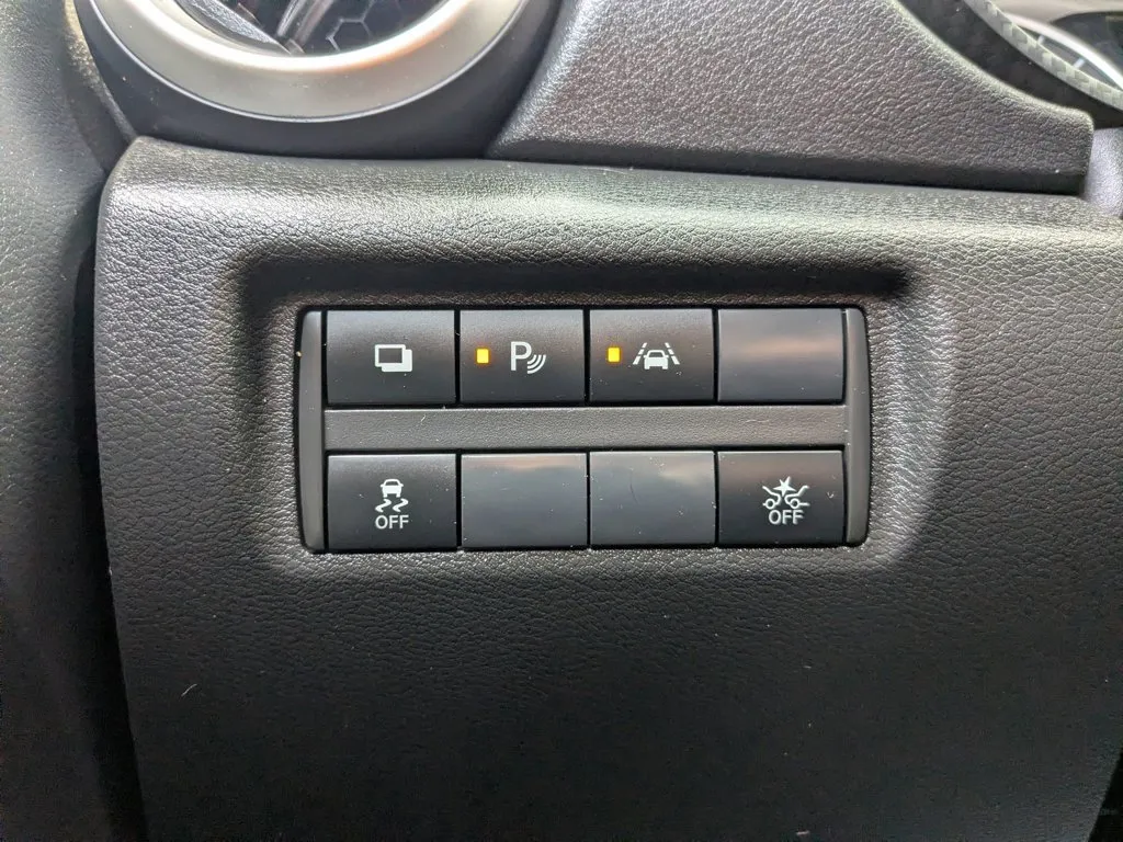 2024 Nissan Versa S thumbnail 19