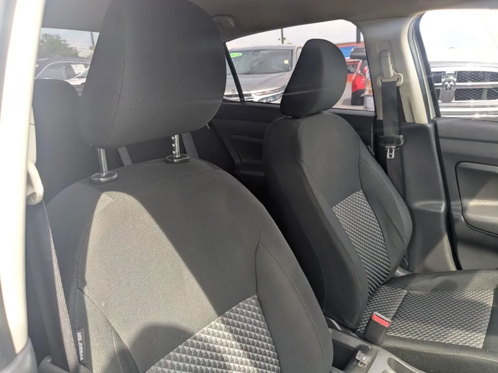 2024 Nissan Versa S thumbnail 25