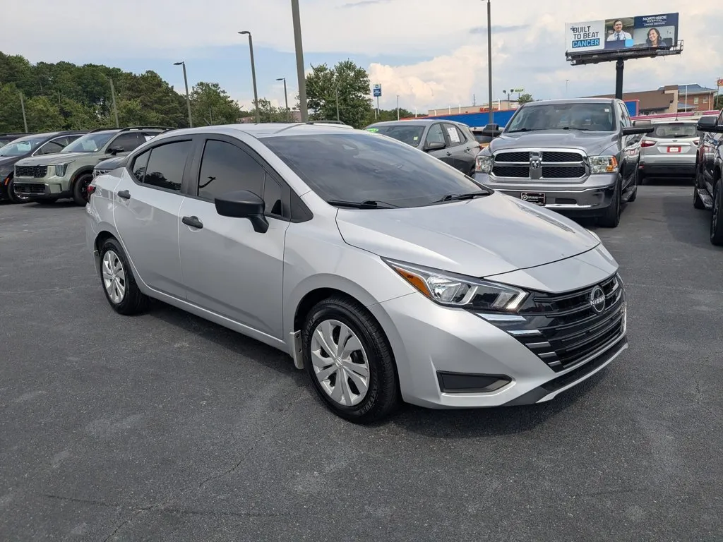 2024 Nissan Versa S thumbnail 3
