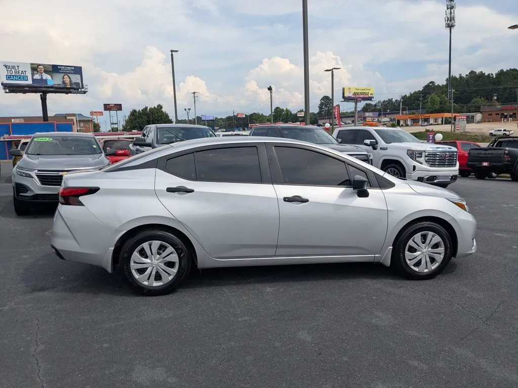 2024 Nissan Versa S thumbnail 4