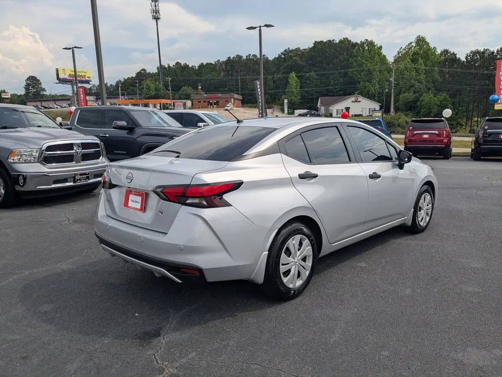 2024 Nissan Versa S thumbnail 5