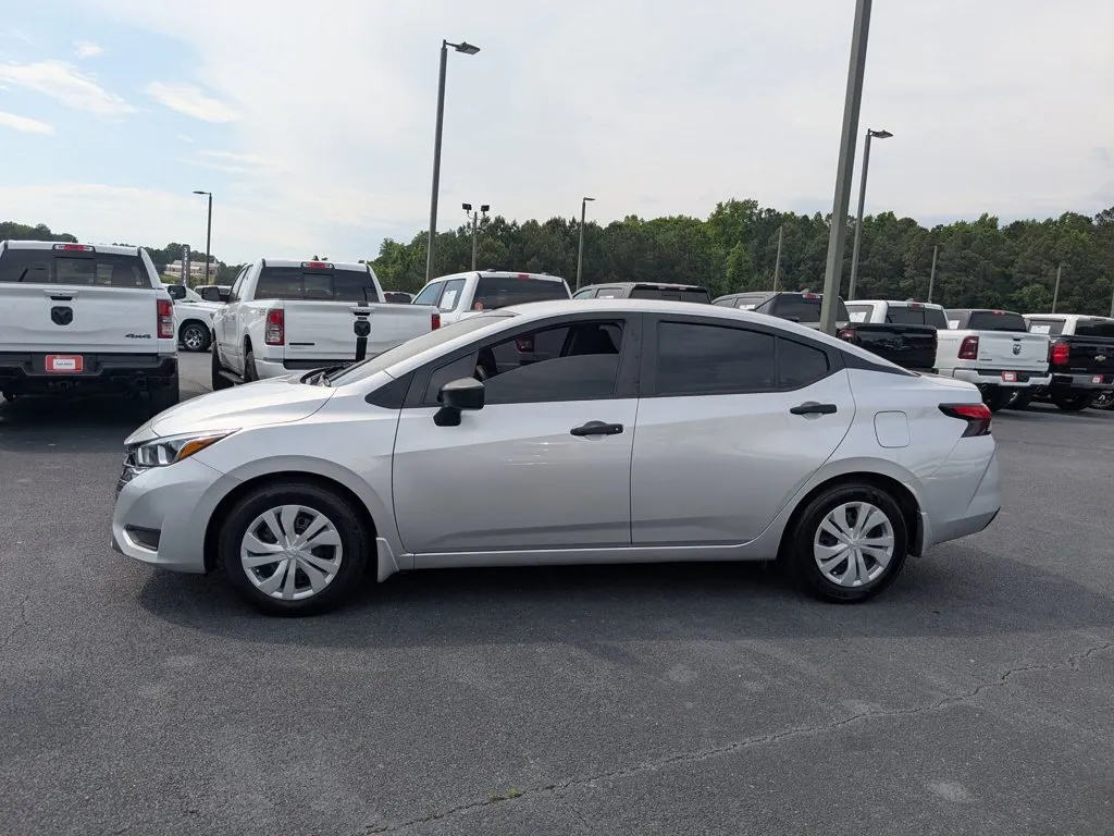 2024 Nissan Versa S thumbnail 8