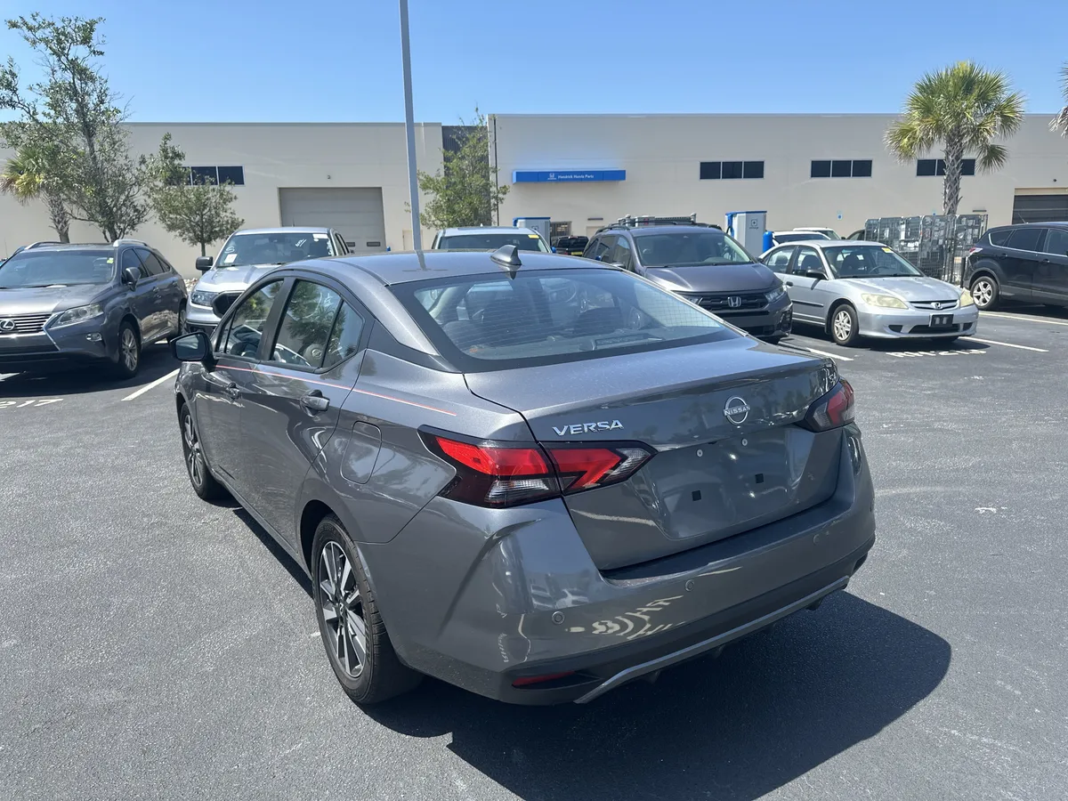 2024 Nissan Versa SV thumbnail 4