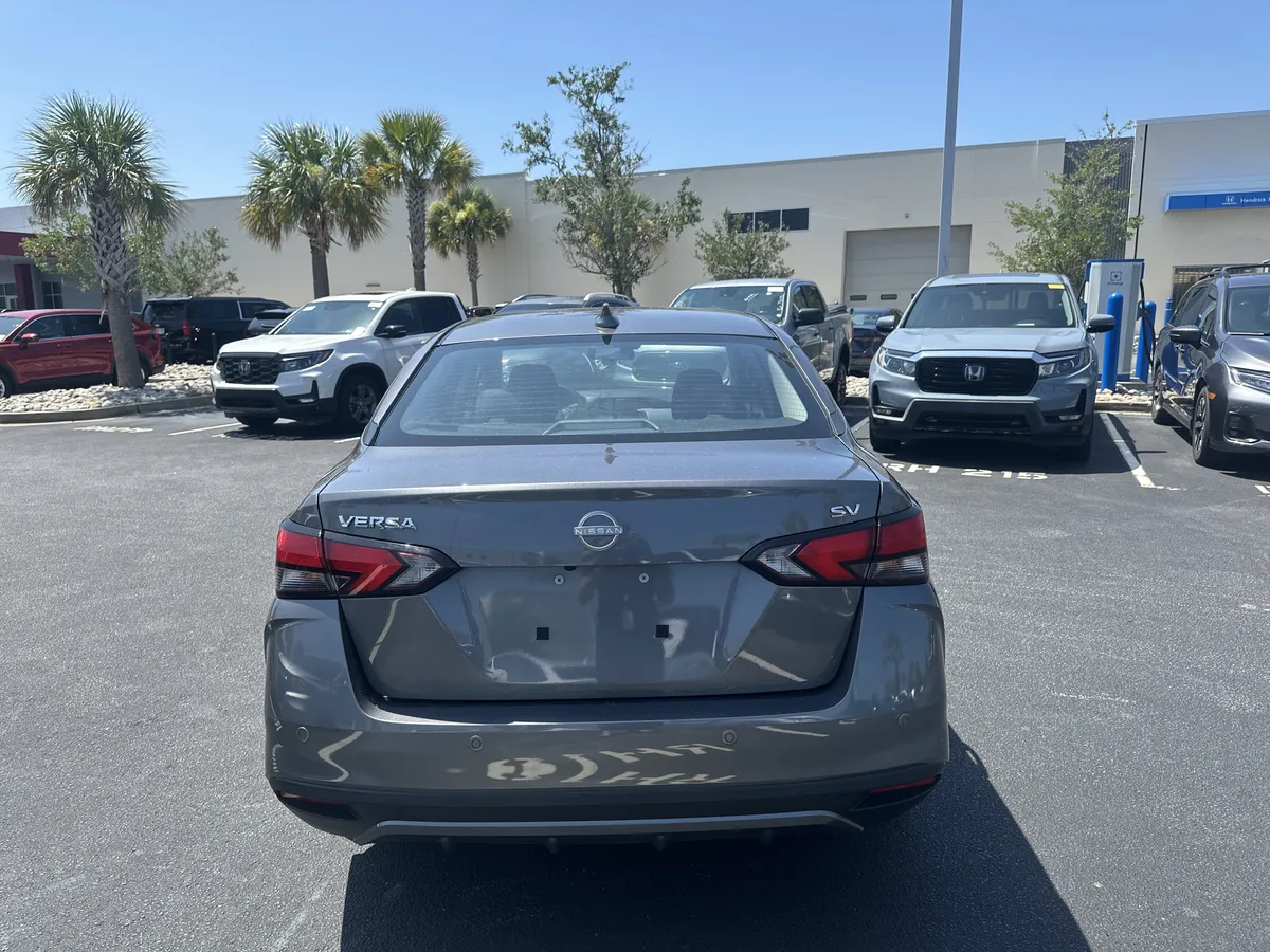 2024 Nissan Versa SV thumbnail 5