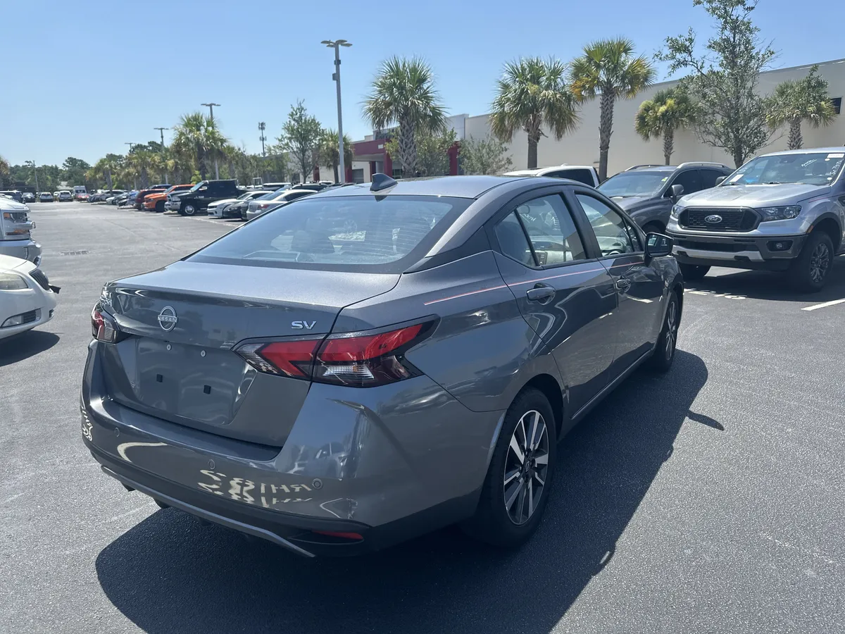 2024 Nissan Versa SV thumbnail 6