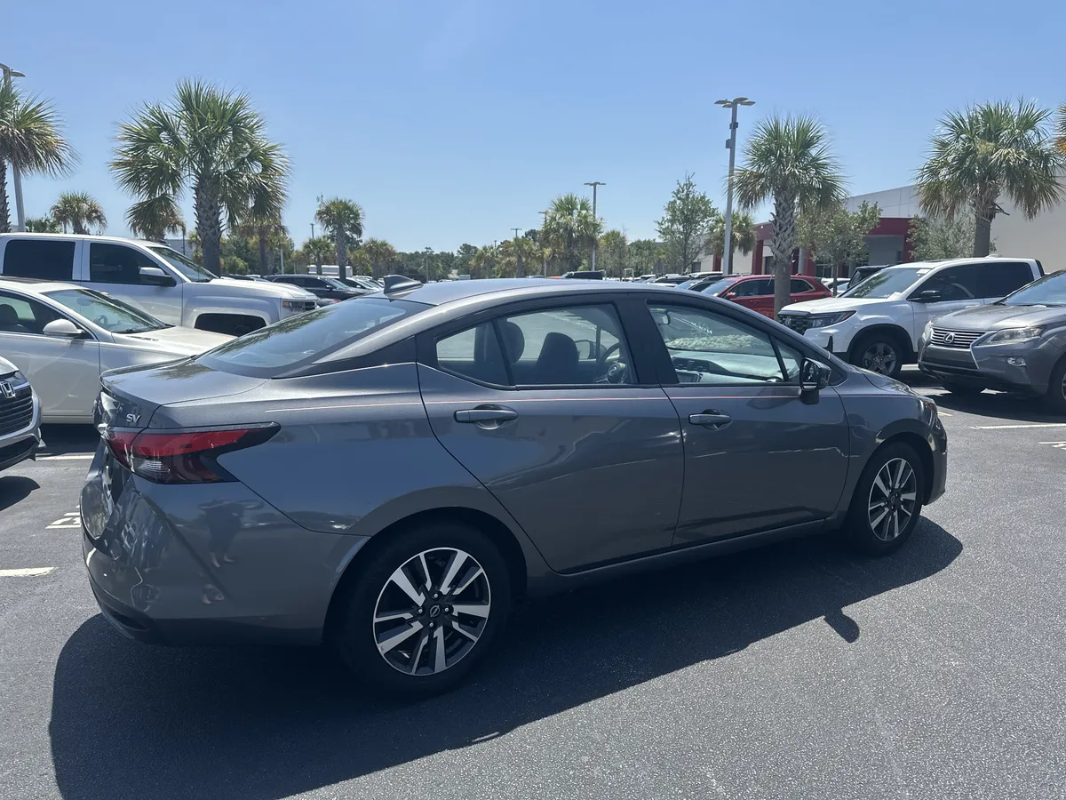 2024 Nissan Versa SV thumbnail 7