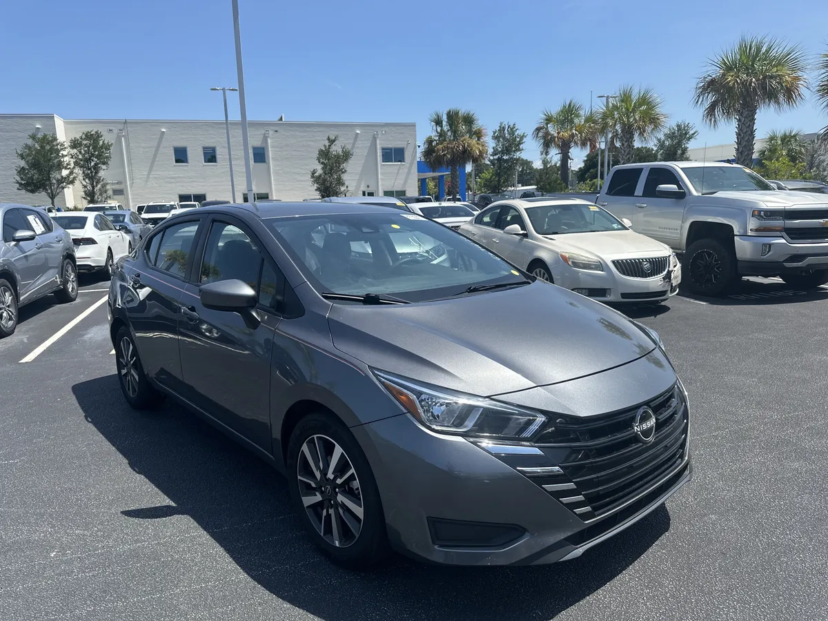 2024 Nissan Versa SV thumbnail 8