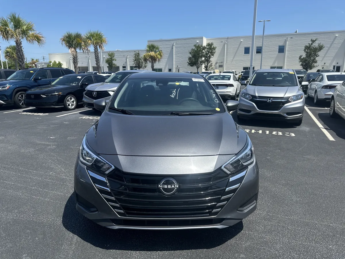 2024 Nissan Versa SV thumbnail 9