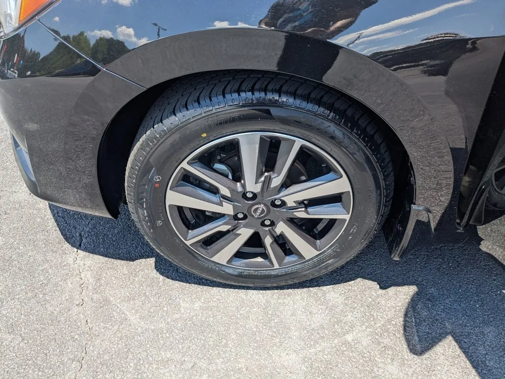 2024 Nissan Versa SV thumbnail 10