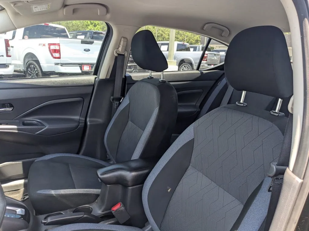 2024 Nissan Versa SV thumbnail 14