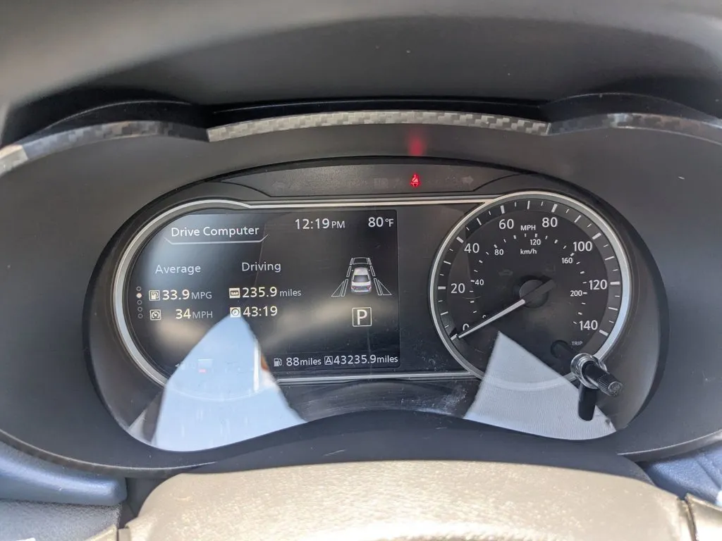 2024 Nissan Versa SV thumbnail 15
