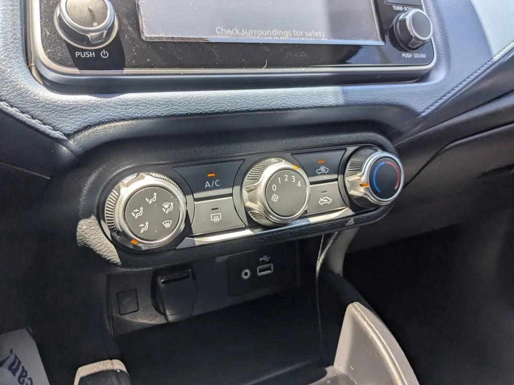 2024 Nissan Versa SV thumbnail 17