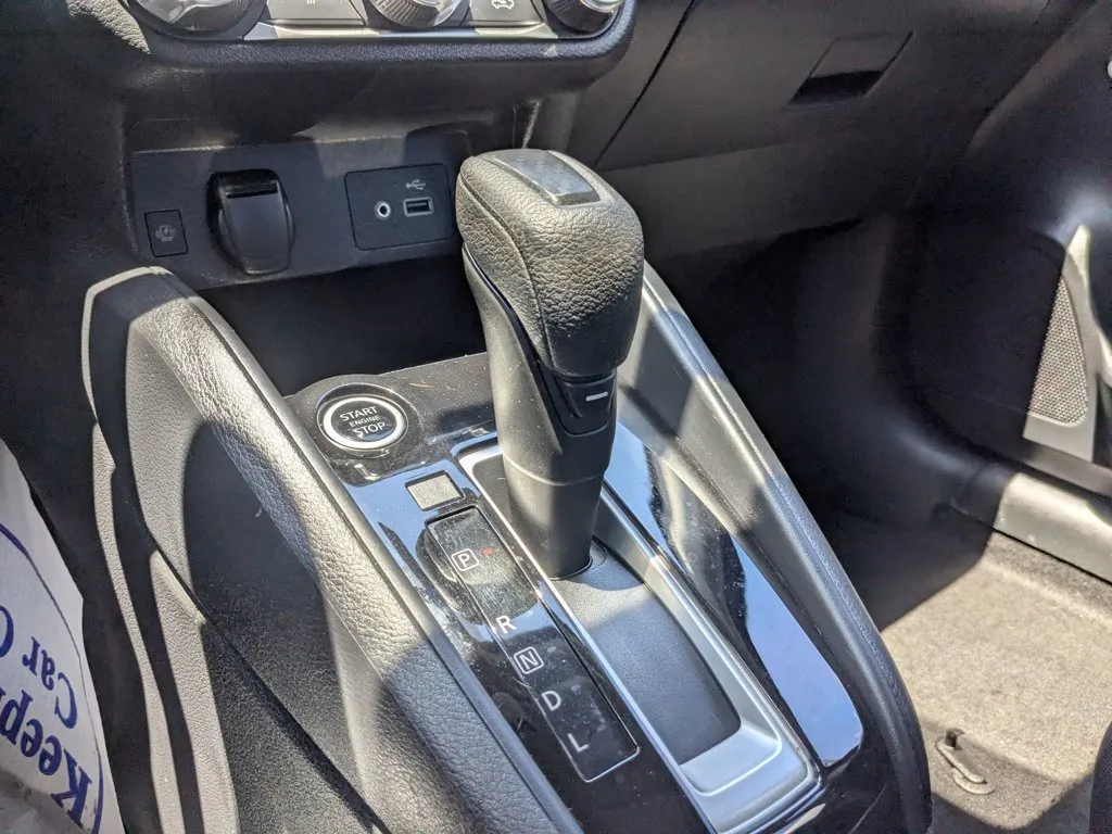 2024 Nissan Versa SV thumbnail 18