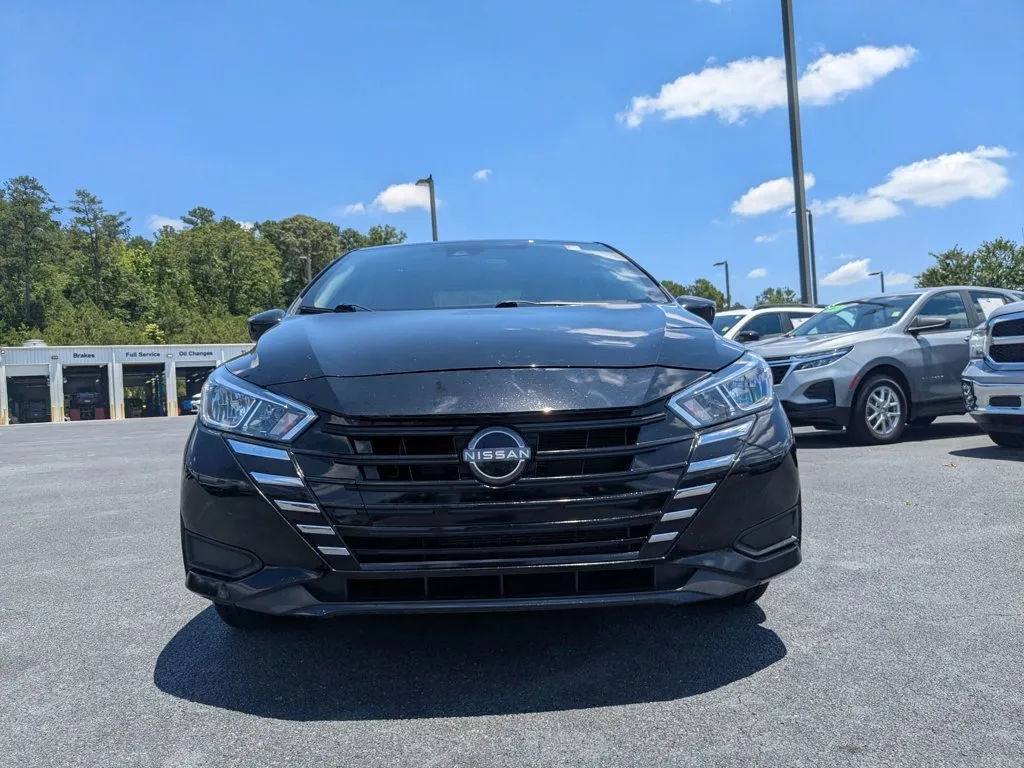2024 Nissan Versa SV thumbnail 2