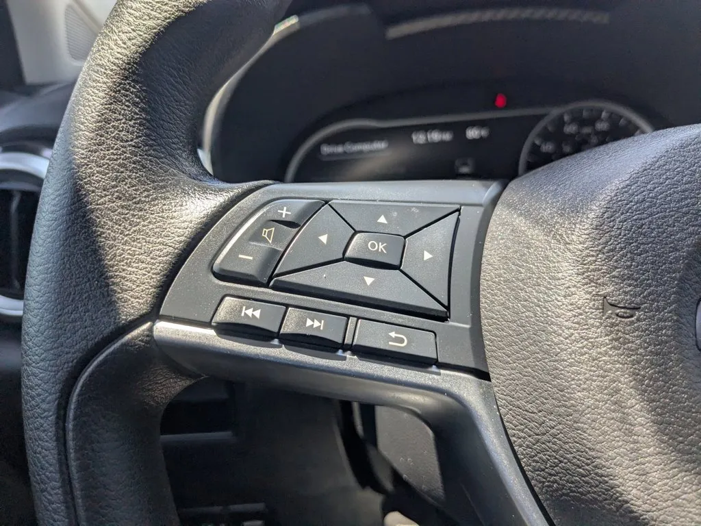 2024 Nissan Versa SV thumbnail 20