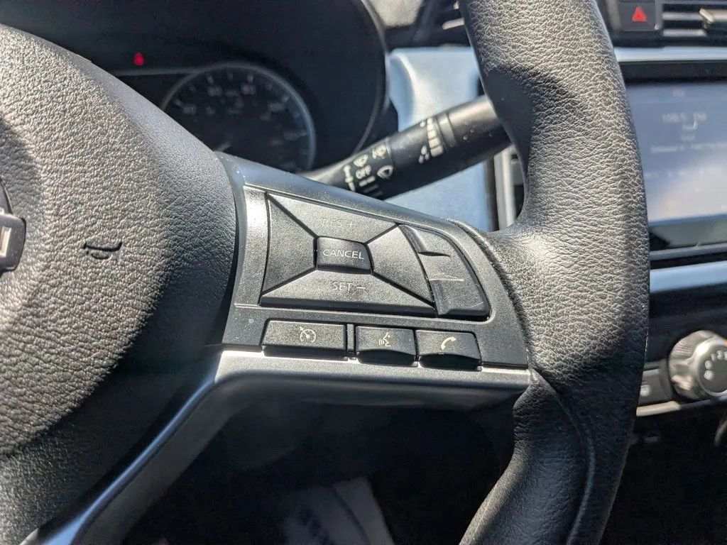 2024 Nissan Versa SV thumbnail 21