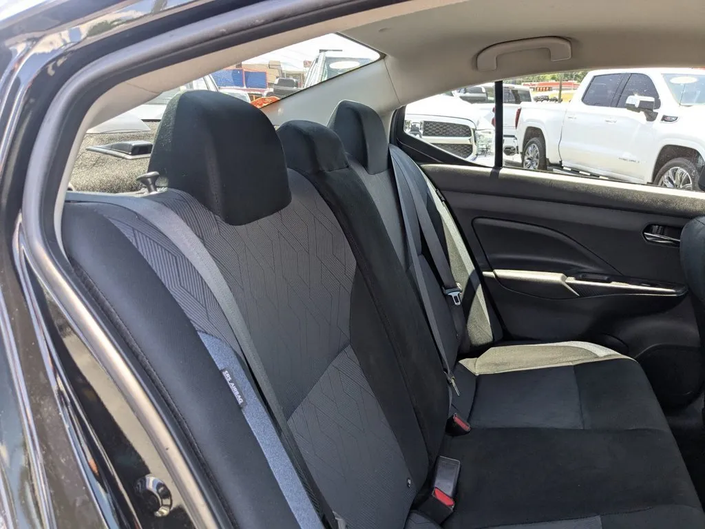 2024 Nissan Versa SV thumbnail 24