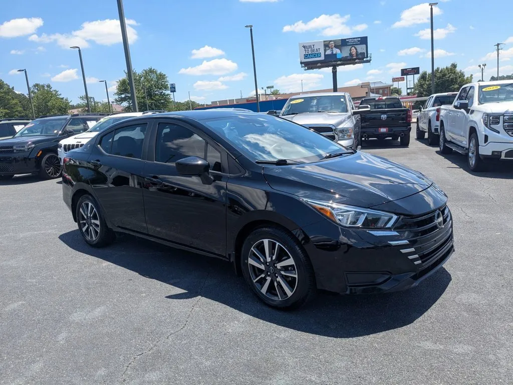 2024 Nissan Versa SV thumbnail 3