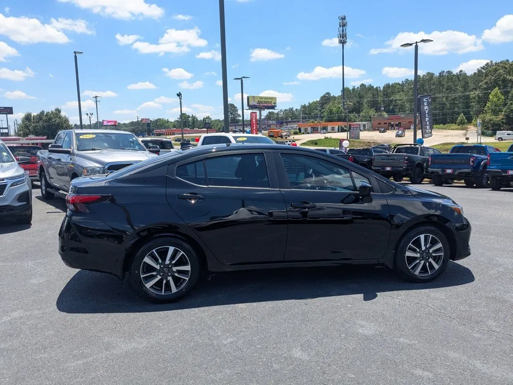 2024 Nissan Versa SV thumbnail 4