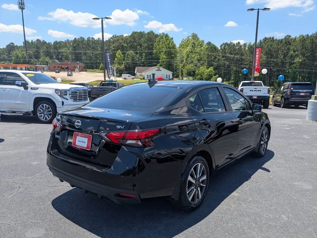 2024 Nissan Versa SV thumbnail 5