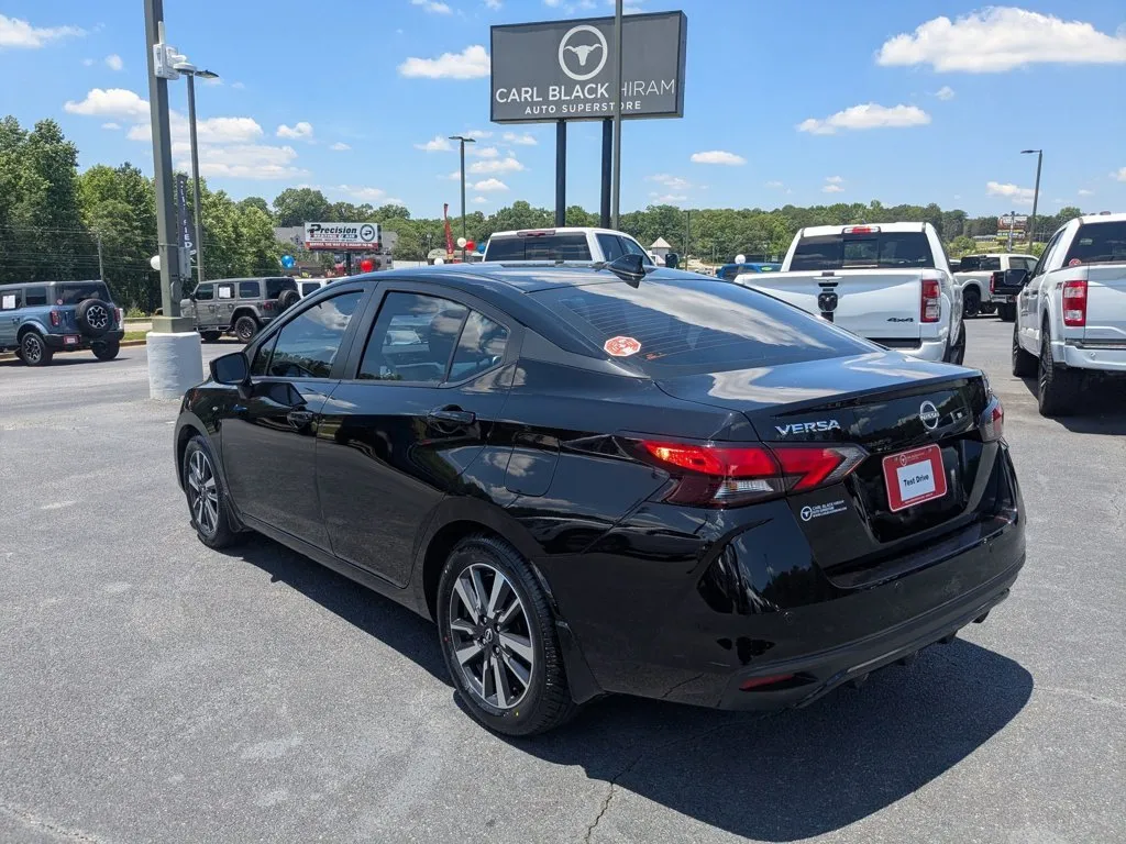 2024 Nissan Versa SV thumbnail 7
