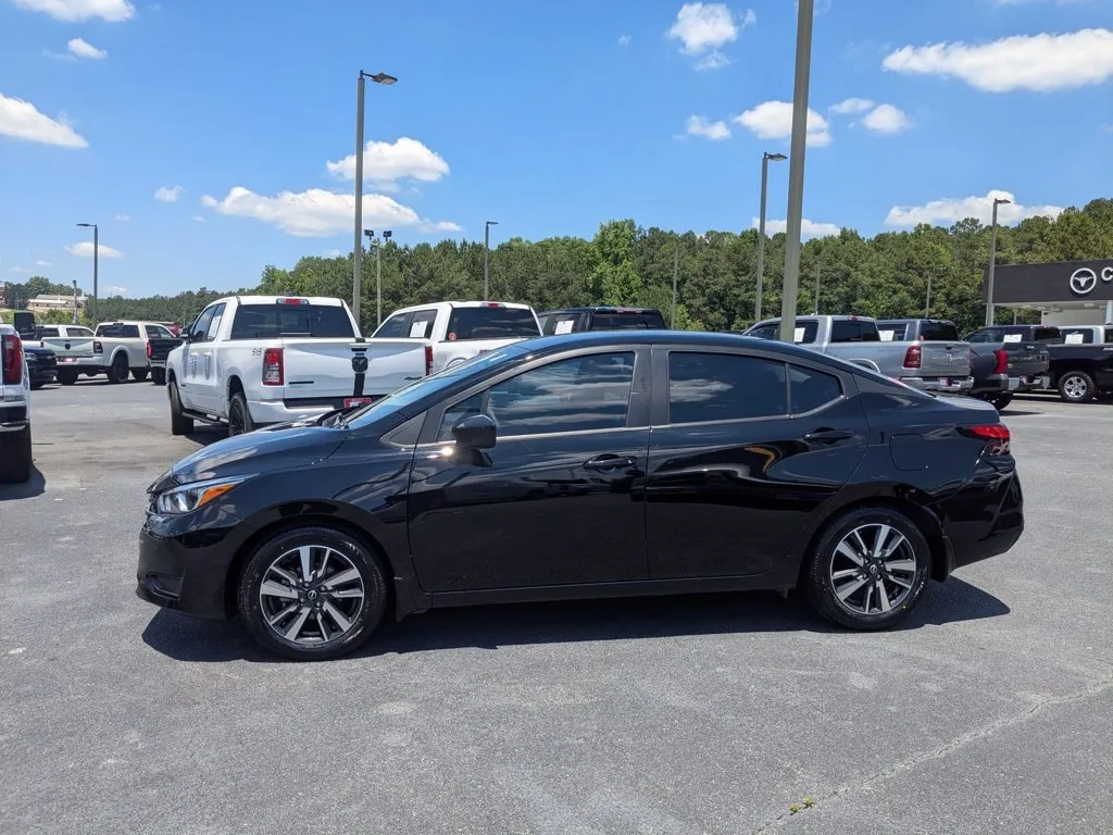 2024 Nissan Versa SV thumbnail 8