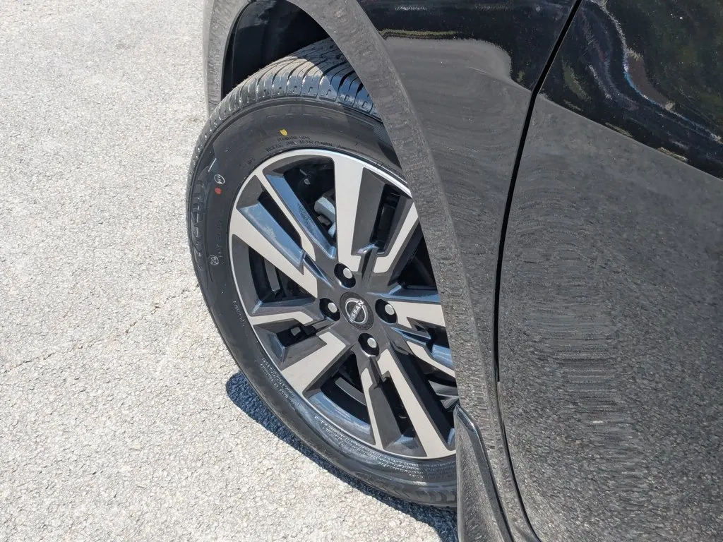 2024 Nissan Versa SV thumbnail 9