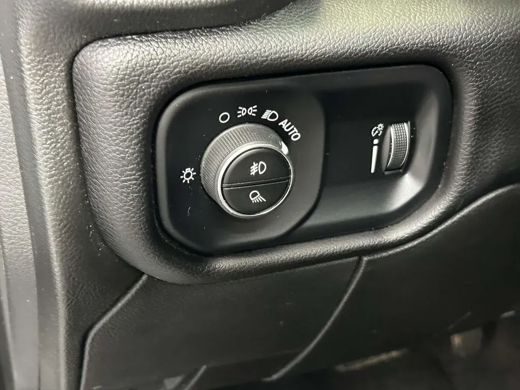 2024 Ram 2500 Big Horn thumbnail 21