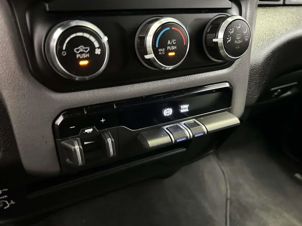 2024 Ram 2500 Big Horn thumbnail 26